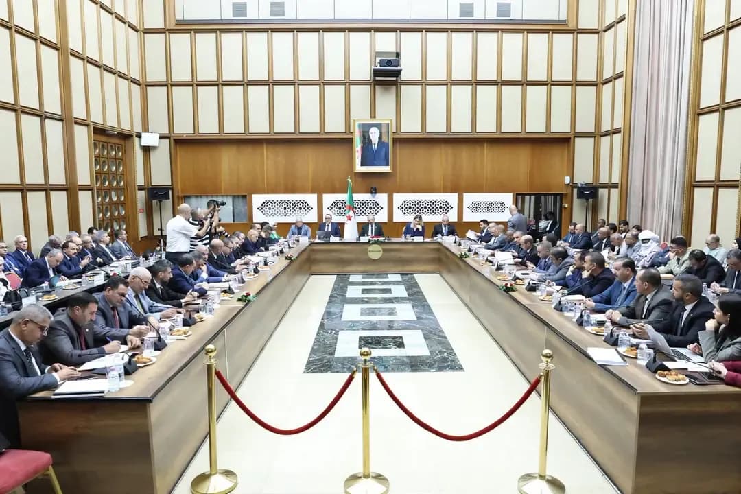 A New Phase in Economic Growth and Improving Citizens' Living Standards
