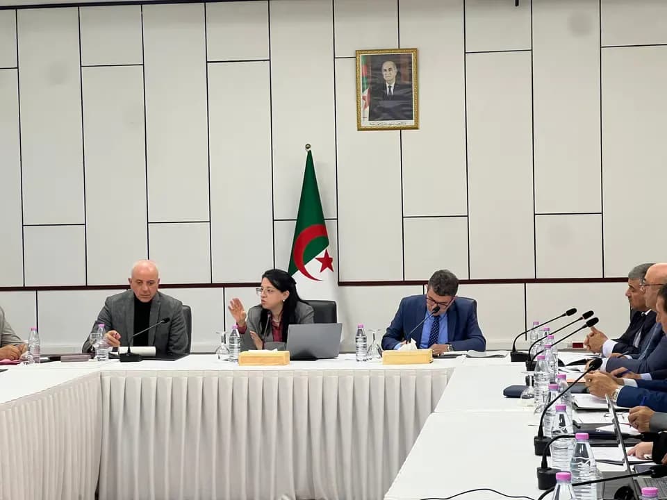 Abdel Latif listens to the concerns of representatives of the Federation of Red Meat Importers
