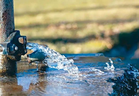 Access to drinking water: Focus on the modernization of public service