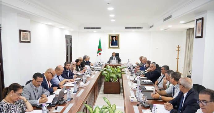 Ajal orders the completion of connecting educational institutions to electricity and gas