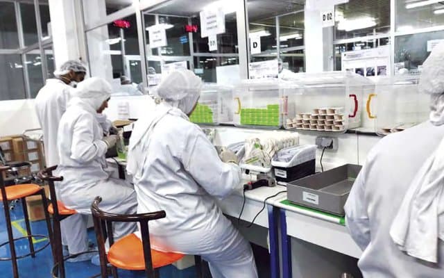 Algeria accelerates the localization of its pharmaceutical industry: 100 new investment projects