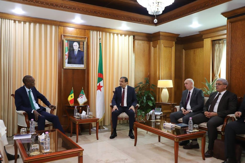 Aqrab discusses with Senegalese Foreign Minister ways to expand cooperation in the hydrocarbons sector