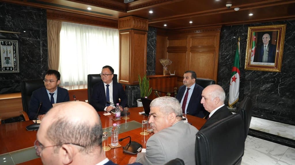 Arqab Discusses Oil Field Development with Chinese Anton Group