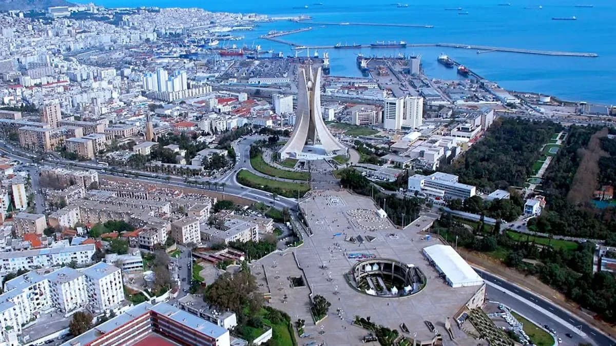 Between political stakes and economic interests: When Algeria shows the way