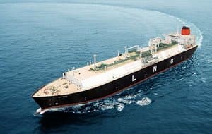 Bloomberg: Oil tanker under US sanctions attempts to cross the Strait of Hormuz on Friday morning - Iqtissad Al Balad