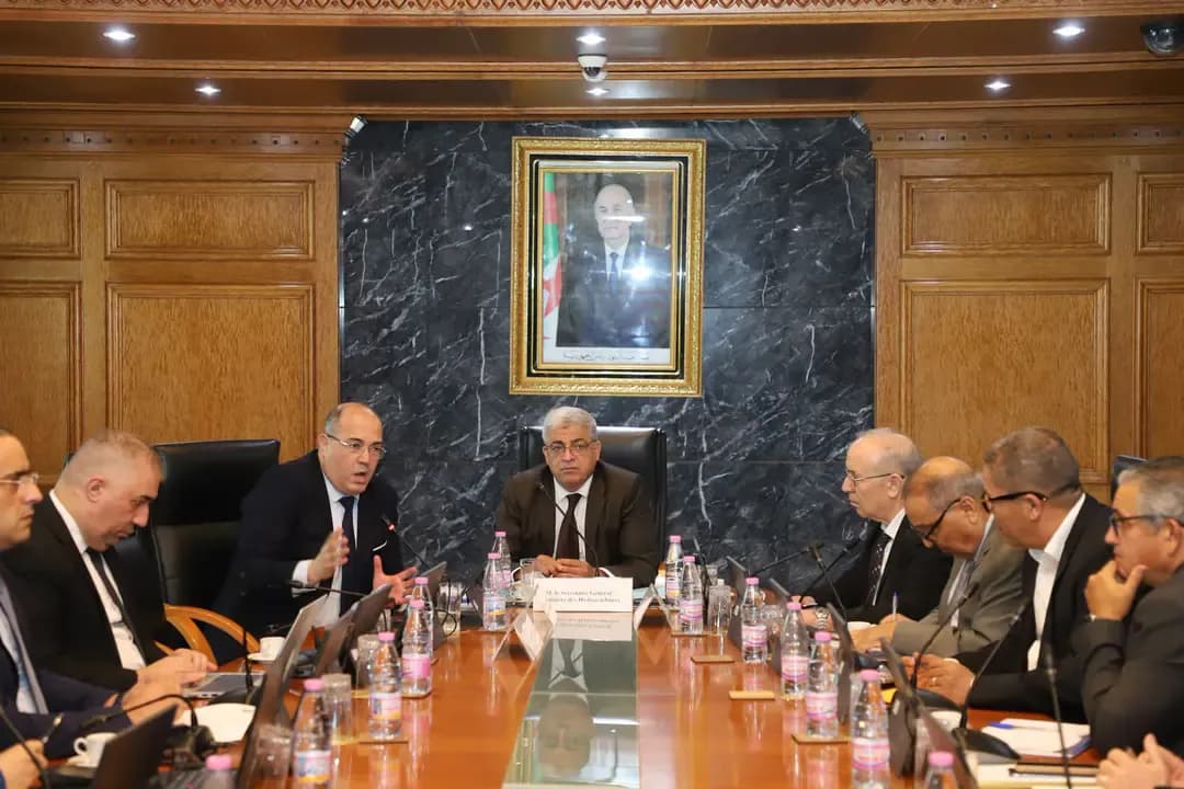 Coordinating meeting to follow up on structured mining projects