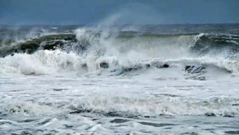General Directorate of Fisheries: We urge complete abstention from going out with boats or ships due to bad weather conditions - Iqtissad Al Balad