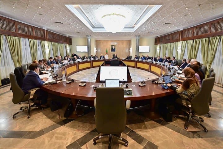 Government Meeting: Several Files Examined