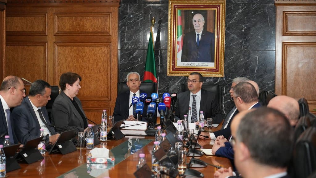Handing Over and Taking Over of Mining Sector Responsibilities Between Arqab and Hanifi