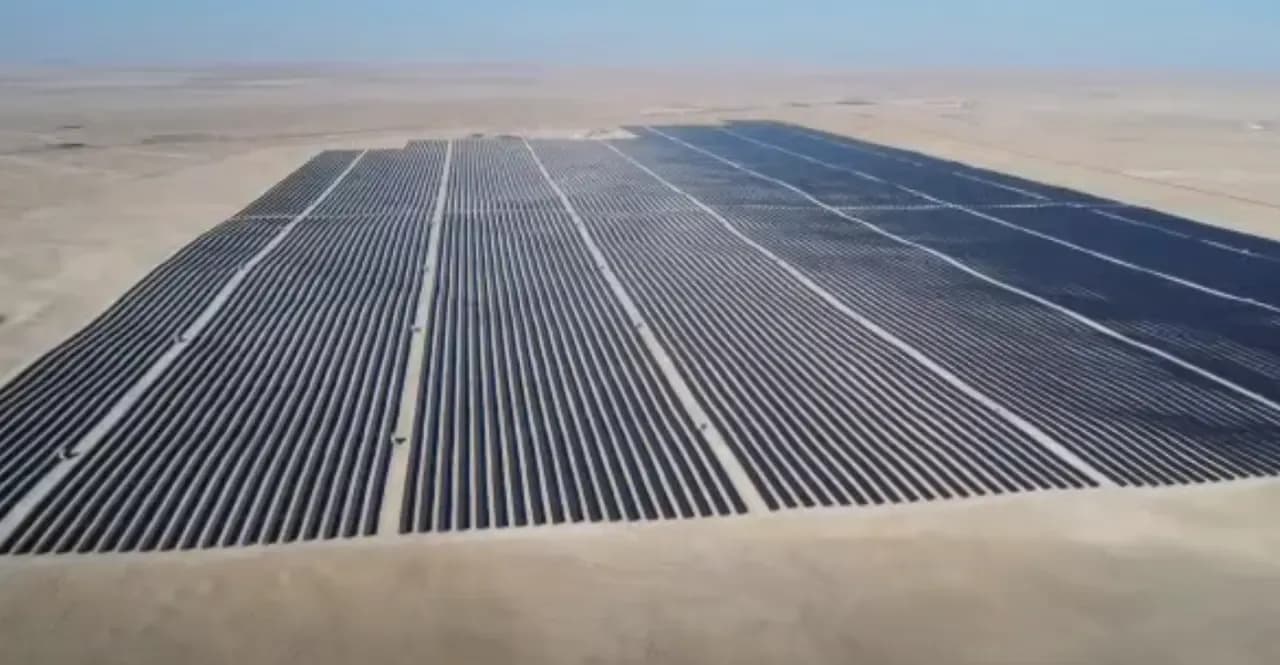 Inauguration of a solar power station in El Oued with a capacity of 300 megawatts