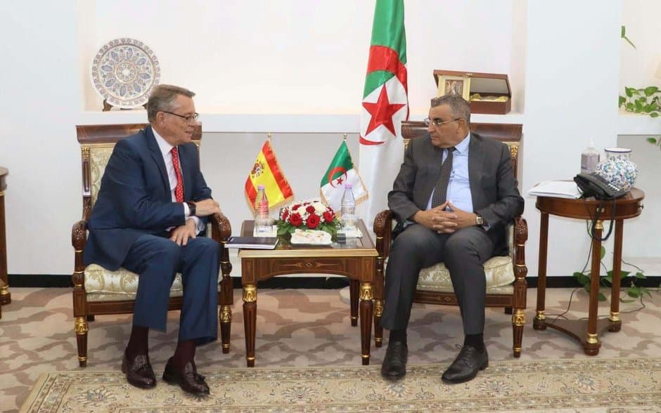 Jalawi discusses bilateral cooperation in the public works sector with the Spanish ambassador