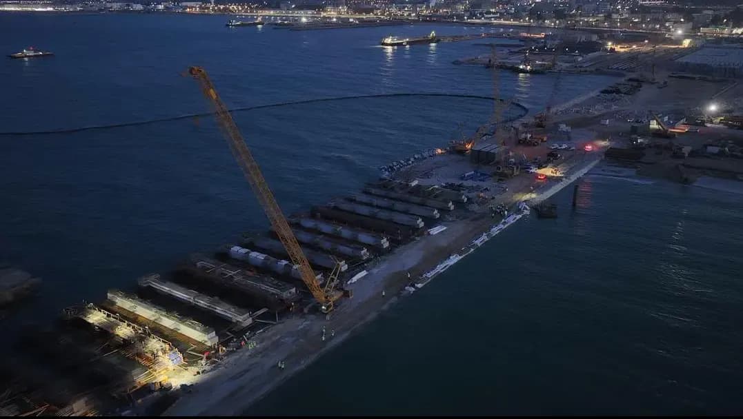 Jalawi Inspects Expansion Works at Annaba Phosphate Port
