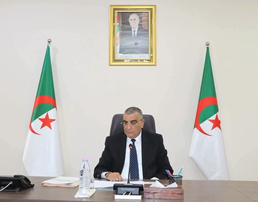 Jlaoui chairs a meeting to follow up on the diagnosis of the road and highway network situation