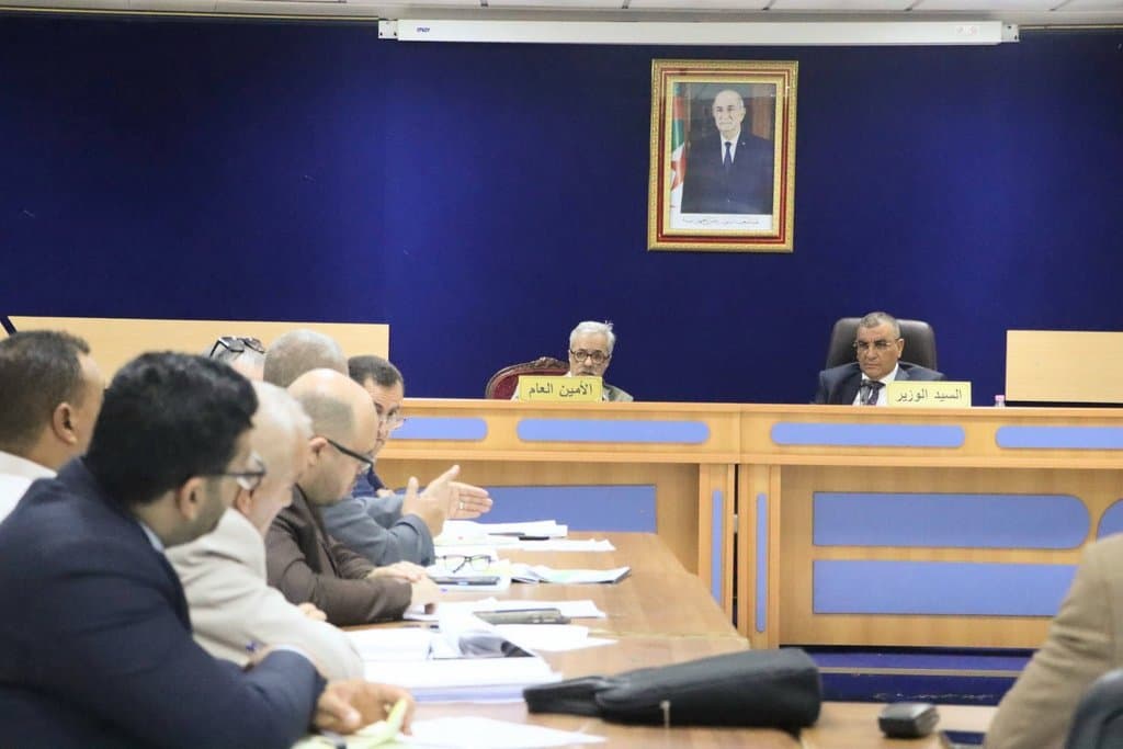 Jlaoui chairs a regional coordination meeting with public works directors in the southwestern provinces