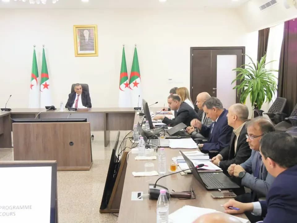Jlaoui chairs a working session on the progress of the highway maintenance program