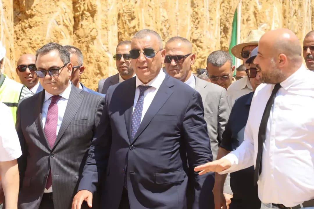 Jlaoui inspects the progress of the eastern mining railway project in El Tarf