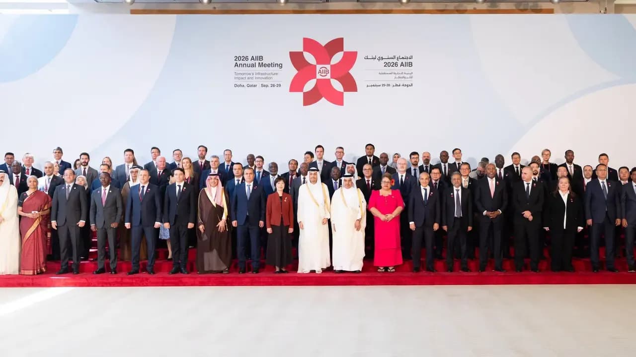 Lebo discusses with international financial institutions enhancing cooperation and supporting investment in Algeria
