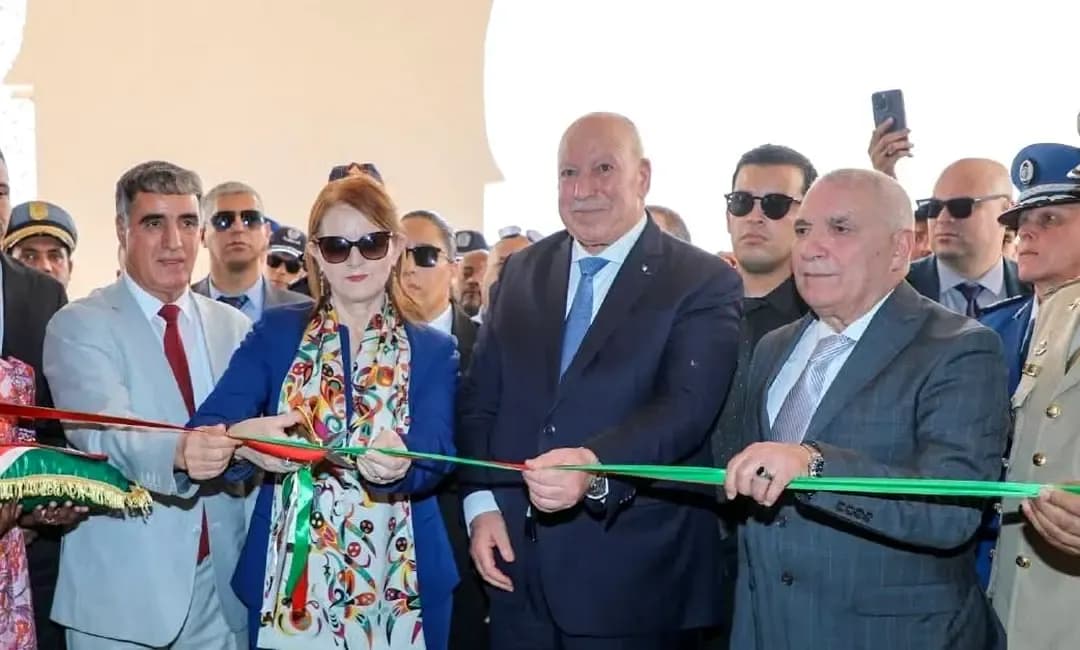 Madhahi oversees the inauguration of the tourist complex 'Al-Faqara'