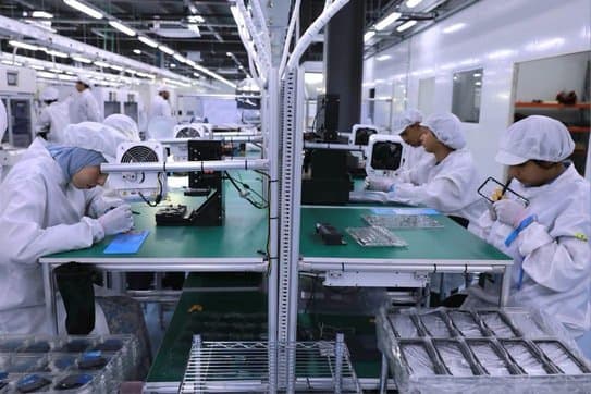 Manufacturing 6000 smartphones daily in Oran (Photos)