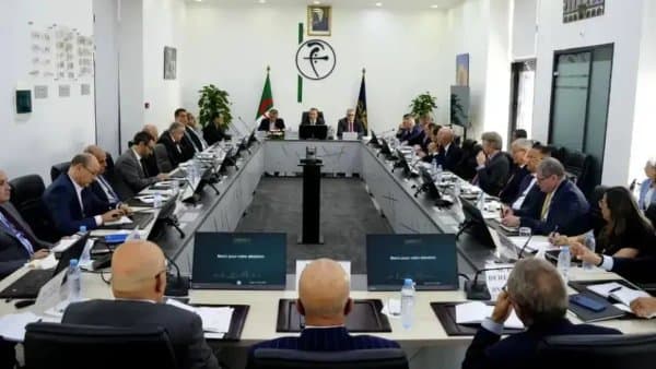 Meeting of the Governor of the Bank of Algeria with Commercial Bank Officials