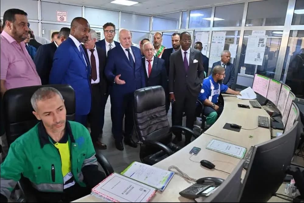 Minister of Industry and Congolese Minister of Cooperation visit the cement factory in Miftah