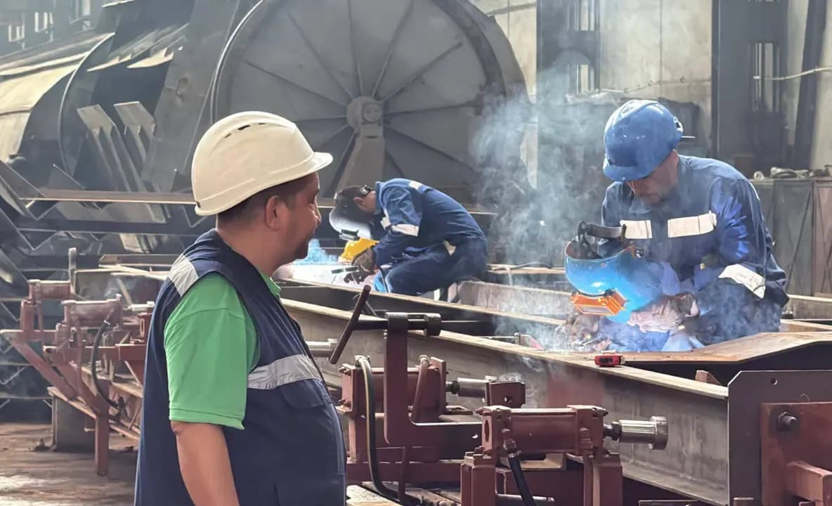 Minister of Industry Inspects the Operations of 'Ferrovia' in Annaba