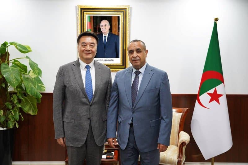 Mr. Ajal discusses investment partnership opportunities in Algeria with a delegation from a Chinese steel group