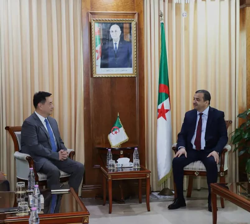 Mr. Arqab discusses with a delegation from a Chinese steel group opportunities for establishing industrial and investment partnerships in Algeria