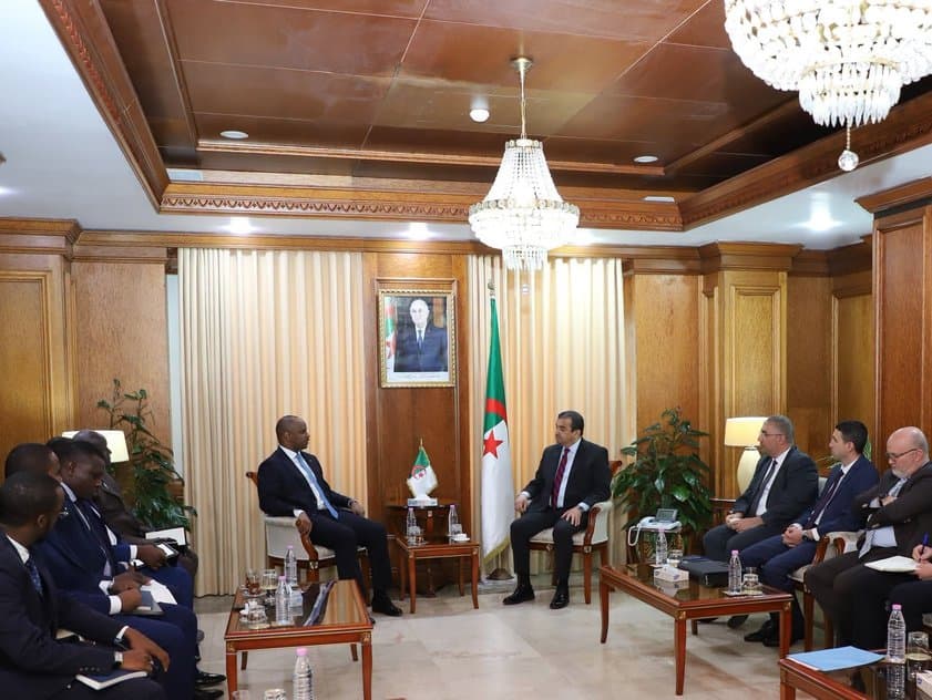 Mr. Arqab receives a delegation from the Oil Regulatory Authority for the outlet in the Republic of Chad