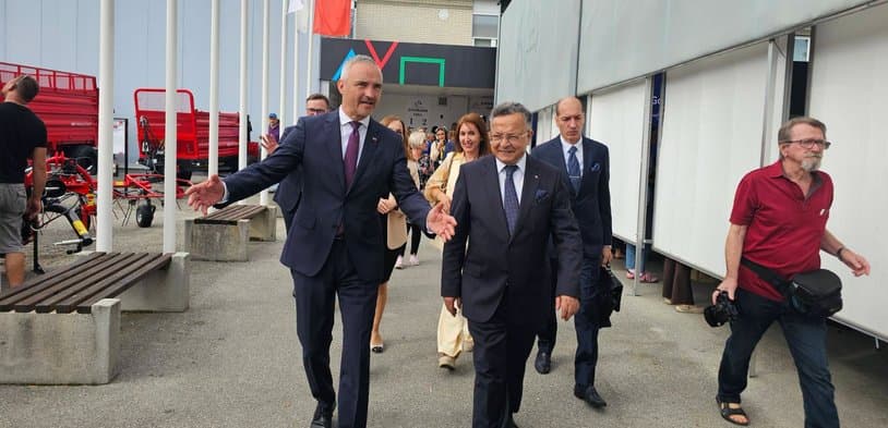 Mr. Bedari supervises the official opening of the Algerian-Slovenian Business Forum alongside the Slovenian Minister of Agriculture