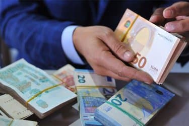 No Tightening on Algerians' Transfers in Foreign Banks!