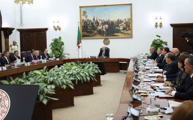 President Tebboune emphasizes the success of the summer season and ensuring free beaches