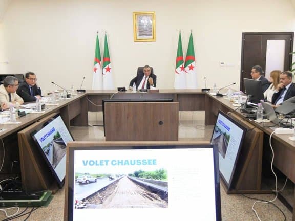 Public Works: Mr. Djaloui Chairs a Working Session on the Progress of the Highway Maintenance Program