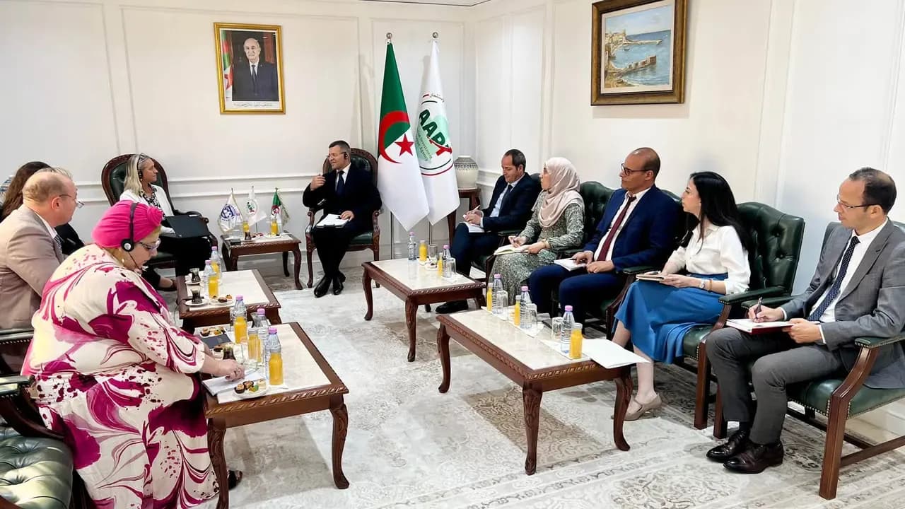 Rakach discusses with a delegation from the International Monetary Fund improving the investment climate in Algeria