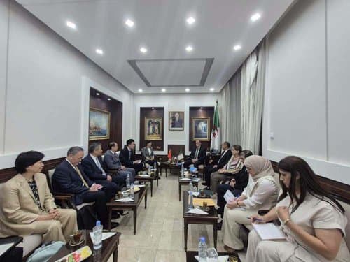 Rzig receives an official delegation from Hunan Province, China