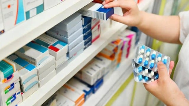Shortage and disruption of medicines: Pharmaceutical establishments required to market their stocks