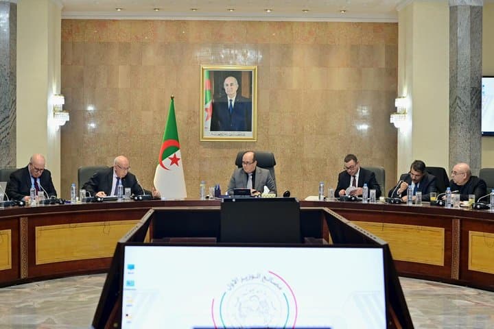 Sifi Gharib chairs a meeting of the High Council for Import Regulation