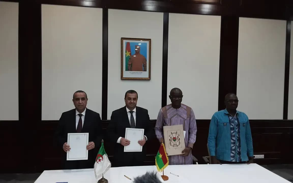 Signing of the Algerian-Burkinabe Minutes of Discussions on Hydrocarbons and Energy