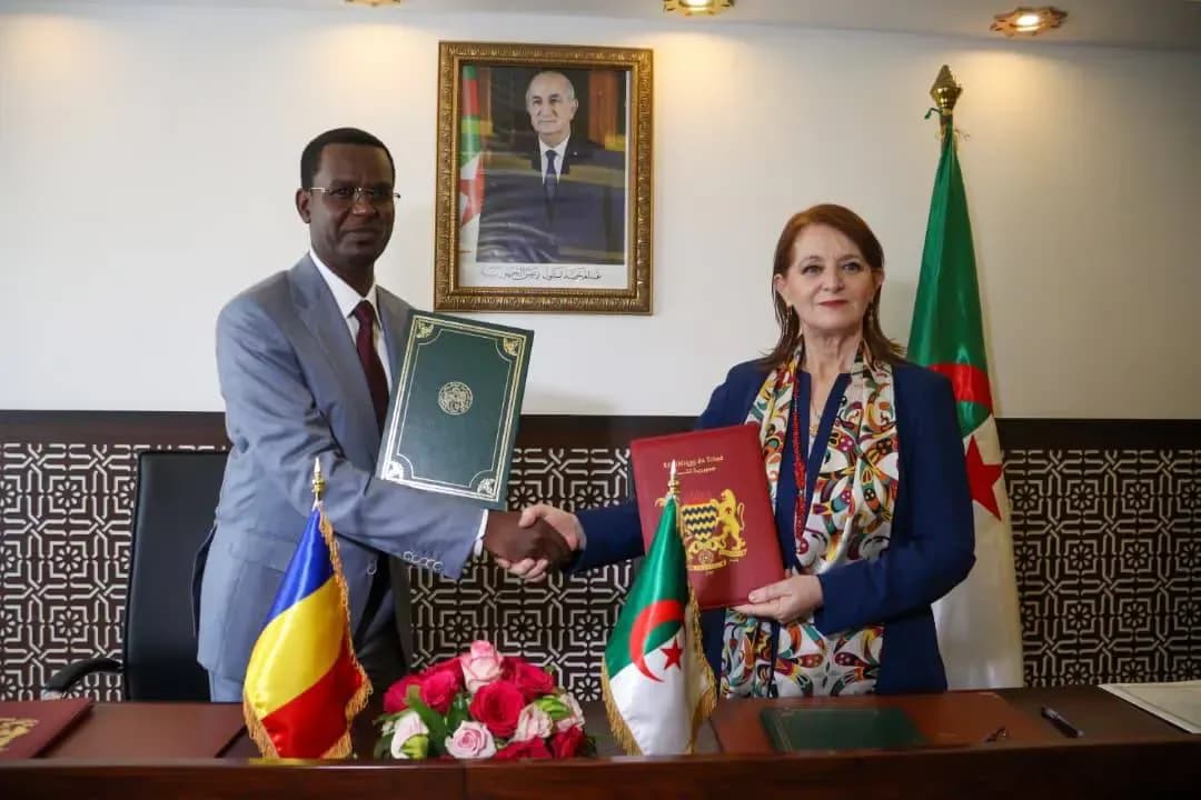 Signing of two framework agreements in the fields of tourism and traditional industry