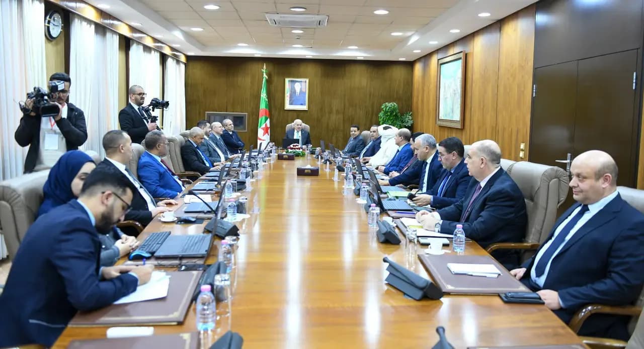 The Bureau of the National People's Assembly Studies Proposals on Oral Questions and Application for Petitions and Complaints