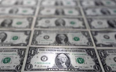 The dollar rises as oil prices increase amid inflation fears