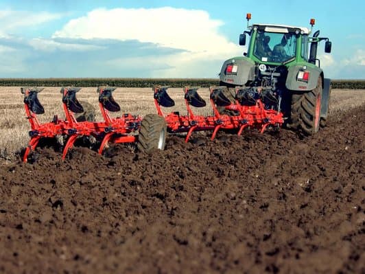 The President orders the establishment of agricultural cooperatives affiliated with 'Agrodiv' to manage the rental of agricultural machinery