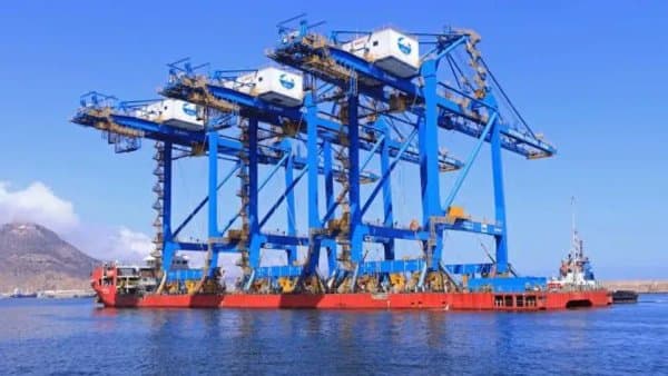 The rubber cranes enter into operation at the Port of Oran