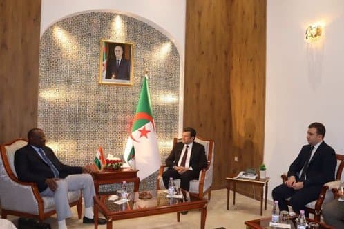 Yassine Walid discusses cooperation in sustainable development and natural resource conservation with the Nigerien Minister of Environment