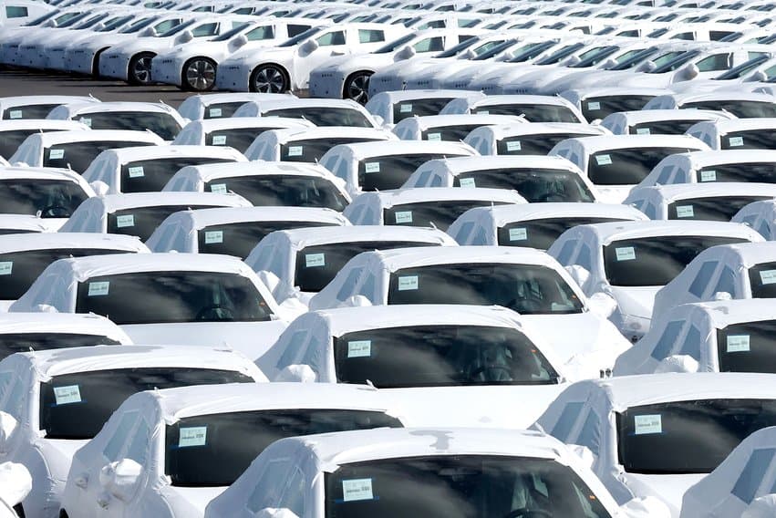 Yielding to pressure from car manufacturers: EU reconsiders its project to ban gasoline-powered cars