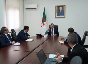 Zrouki: The three mobile phone operators are obliged to ensure coverage quality in every area with 2000 inhabitants or more - Iqtissad Al Balad