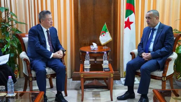 A delegation from Huawei in Algeria