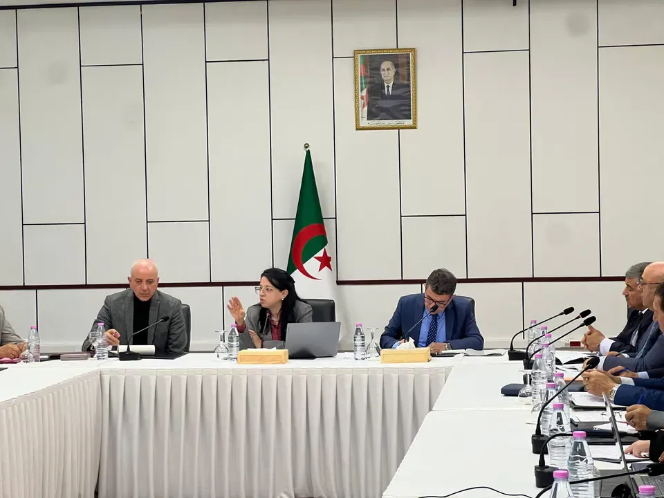Abdel Latif listens to the concerns of representatives of the Federation of Red Meat Importers