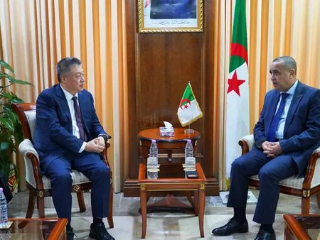 Ajal receives a delegation from the Chinese company 'Huawei'