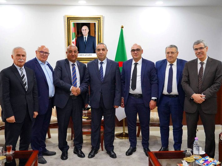 Ajal receives a delegation from VTB for glass insulation manufacturing